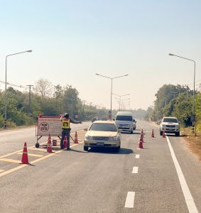 ตั้งจุดตรวจเข้มถนน2073รณรงค์วินัยจราจร_สร้างจิตสำนึกผู้ใช้รถใช้ถนน_ลดอุบัติเหตุ_อาชญากรรม